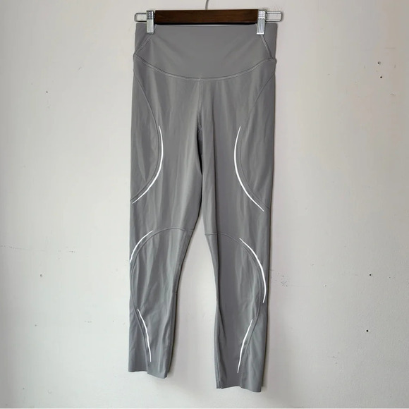 Lululemon Base Pace High-Rise Reflective Crop 23" Gull Grey Size 6 - Picture 15 of 16
